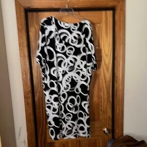 Black and White Circle Pattern Dress